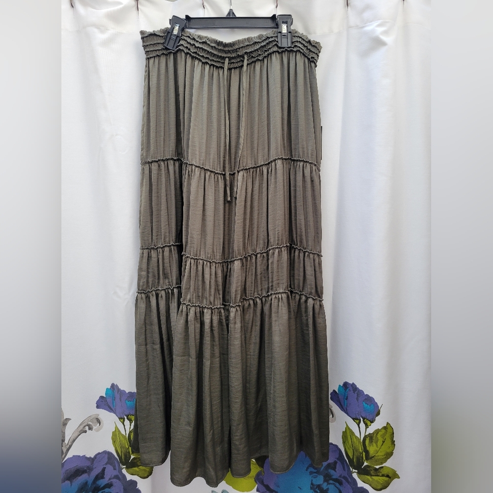 Simply Vera Vera Wang tiered skirt sz M NWT
